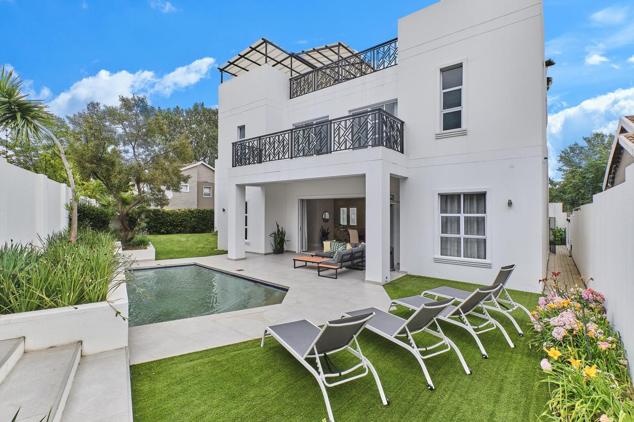 Sandton Rooftop Villa — pool and garden