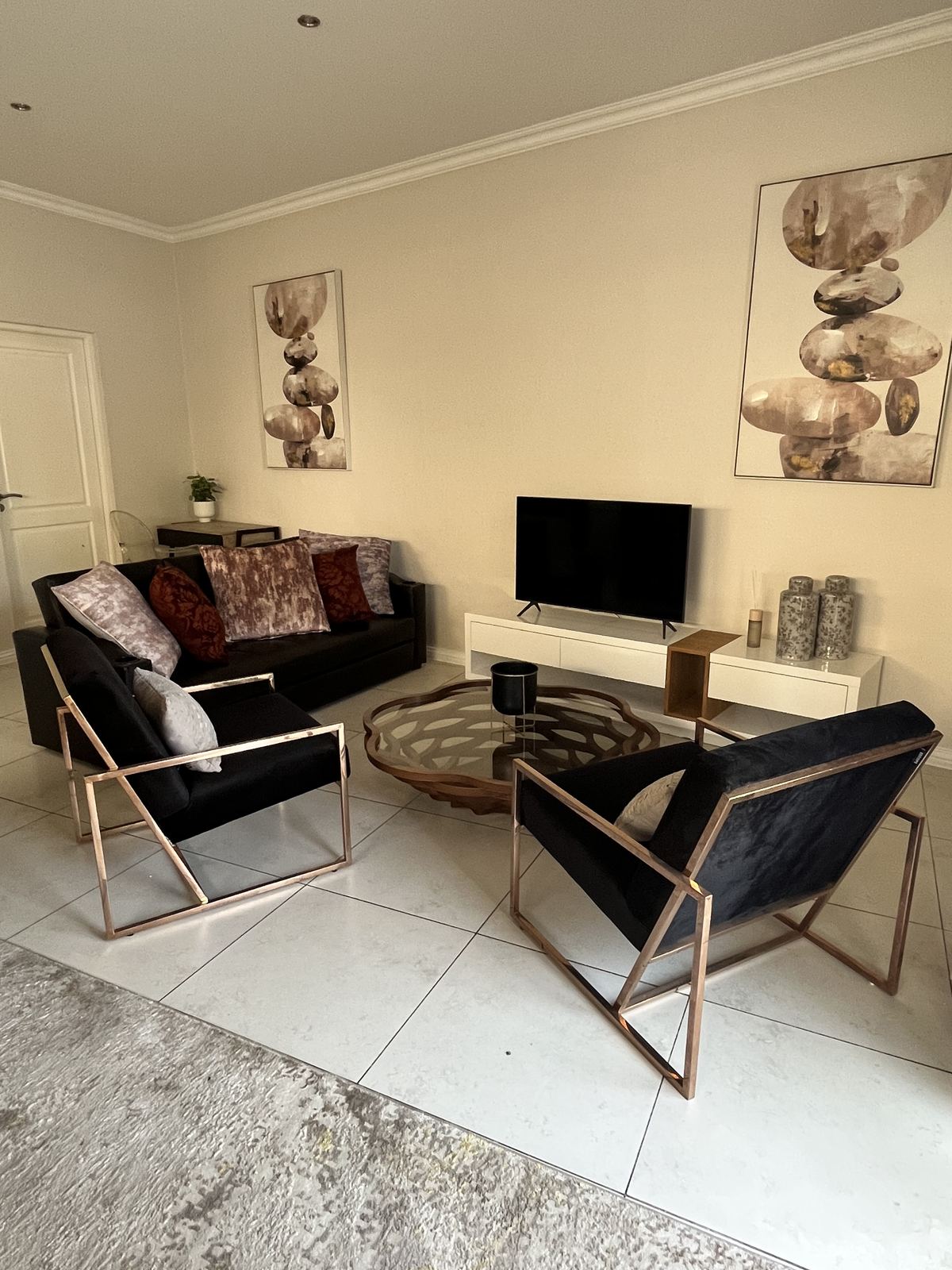 Pet-Friendly Sandton Apt w/ Backyard